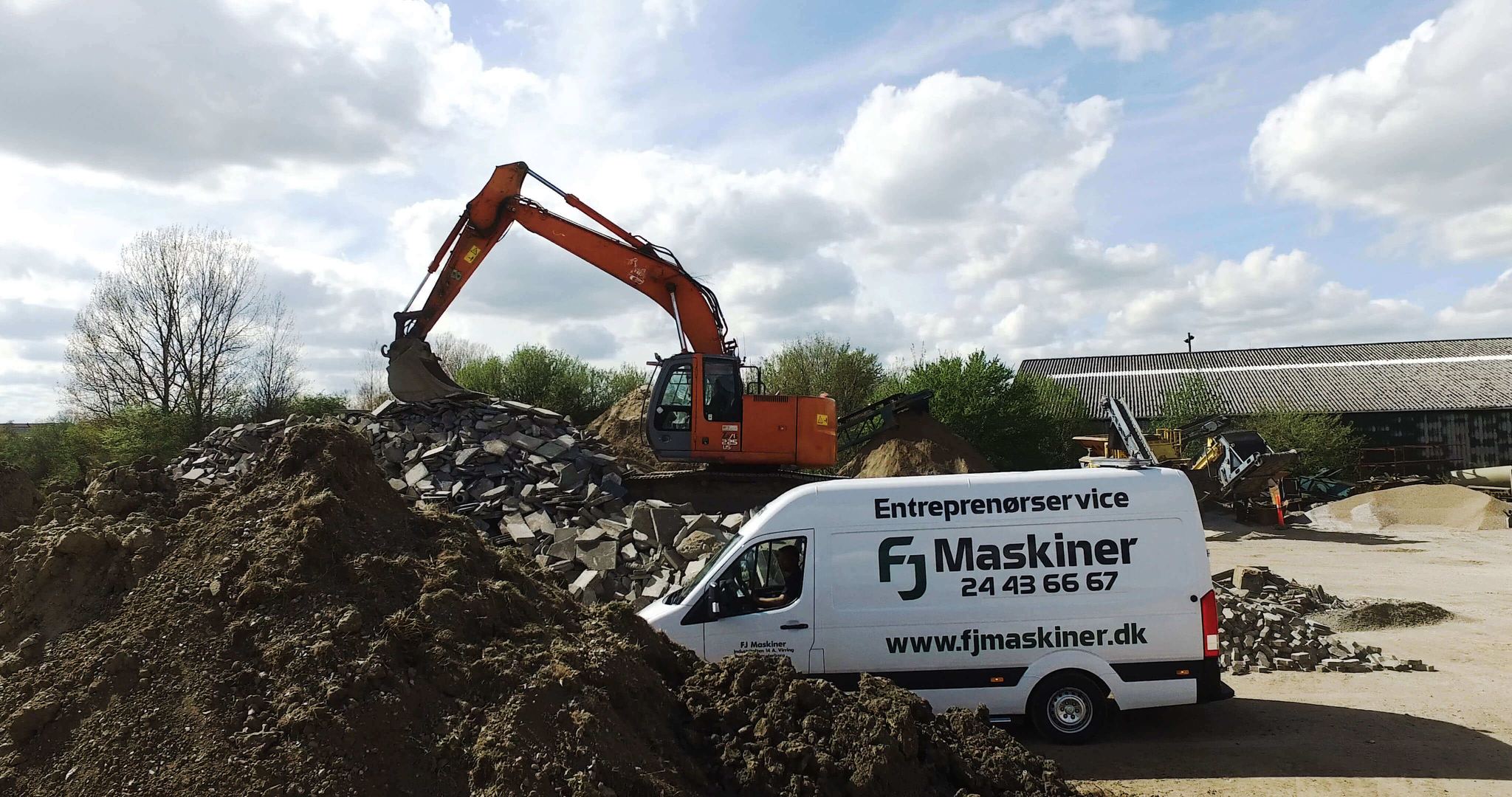 Auxiliary power in service vans made easy with an LPS 2500W